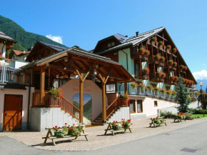 Отель Domina Parco Dello Stelvio  Коголо